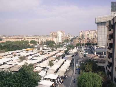 ...si tiene un vivacissimo mercato di abbigliamento 